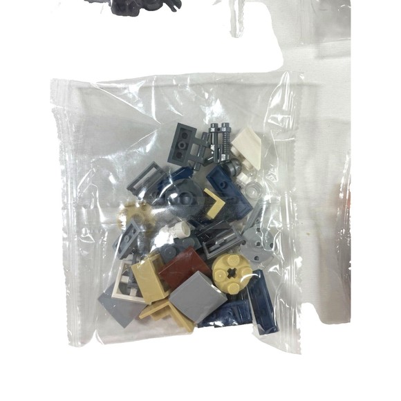LEGO 8 Piece Assorted New Sealed Bag Lot Bricks & Pieces With 2 Heads NEW! - Picture 4 of 9